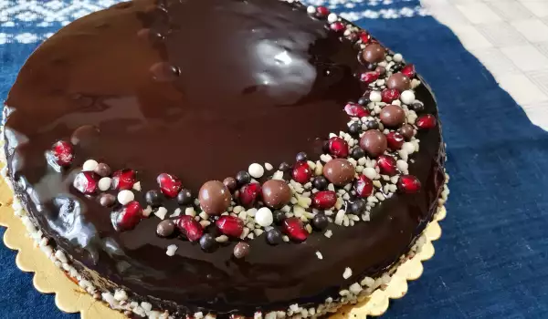 Torta Pijana višnja sa čokoladnom glazurom ogledalo