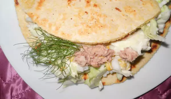 Tortilja sa tunjevinom i salatom