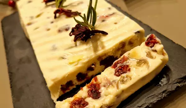 Turon od Bri sira za novogodišnju trpezu