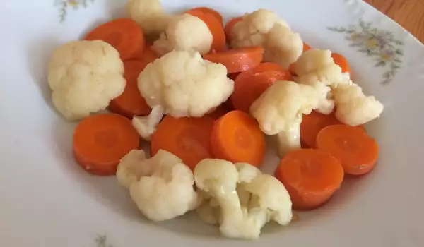 Turšija od karfiola i šargarepe