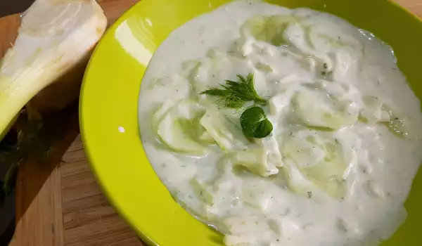 Turska mlečna salata sa komoračem