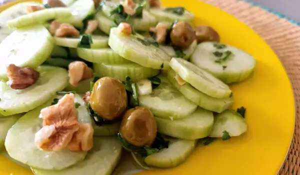 Veganska salata sa krastavcima
