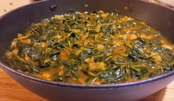 Posna janija od spanaća sa kurkumom
