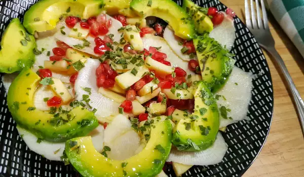 Vitaminska salata sa narom i avokadom