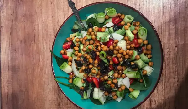 Vitaminska salata sa leblebijama i avokadom