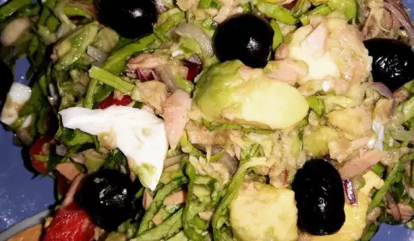 Vitaminska salata sa avokadom i jabukom