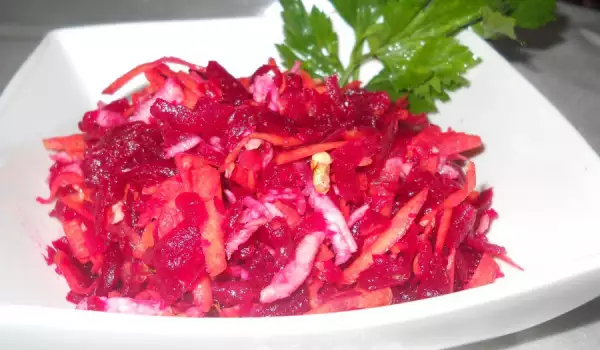 Vitaminska salata sa pečenim orasima