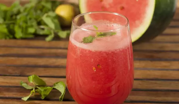 Bezalkoholni koktel sa lubenicom i limunom
