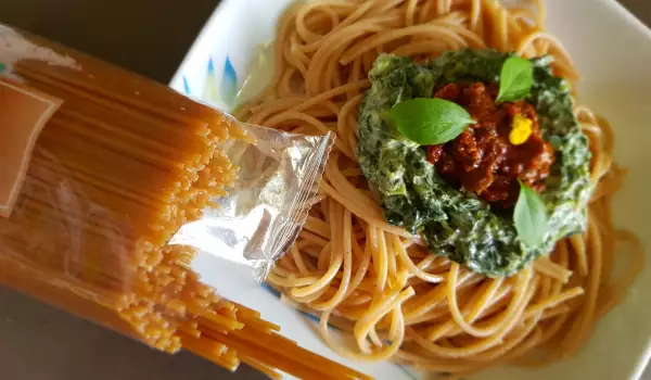 Zdrave integralne špagete sa sušenim paradajzom i spanaćem