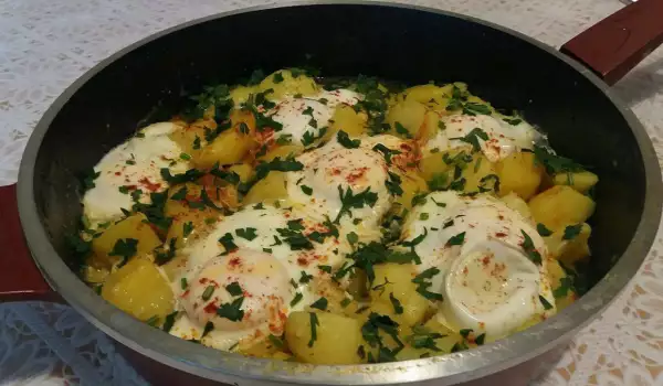 Kuvani krompir pod poklopcem sa jajima