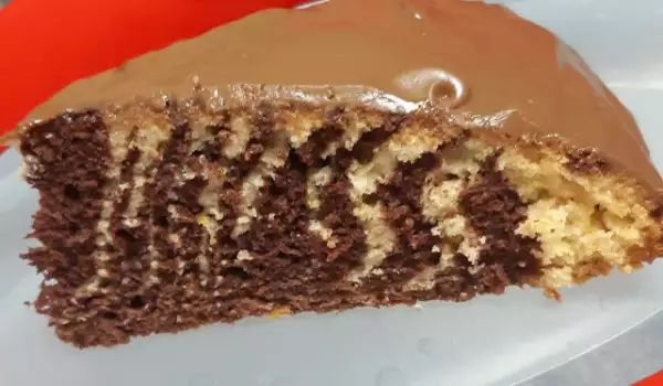 Čokoladni kolač Zebra sa glazurom