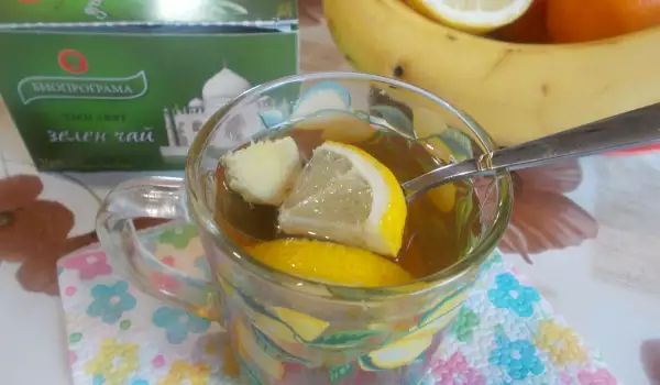Zeleni čaj sa đumbirom i limunom