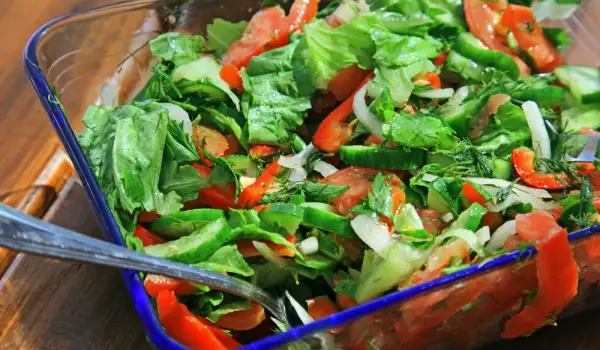 Salata sa dresingom od meda i senfa