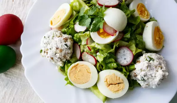 Zelena prolećna salata sa jajima i sirom