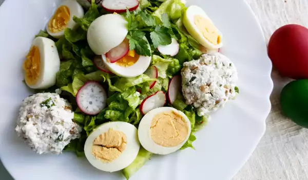 Zelena prolećna salata sa jajima i sirom