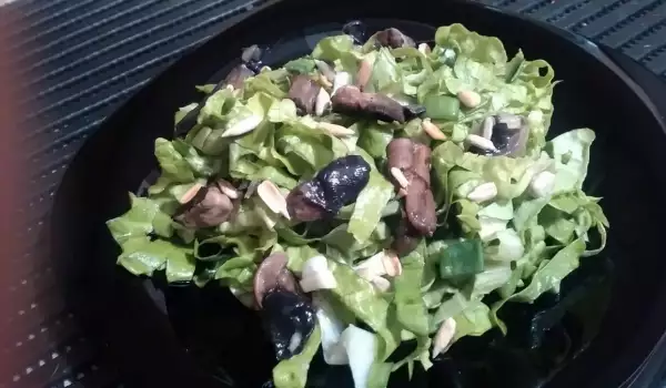 Zelena salata sa pečurkama i semenom suncokreta