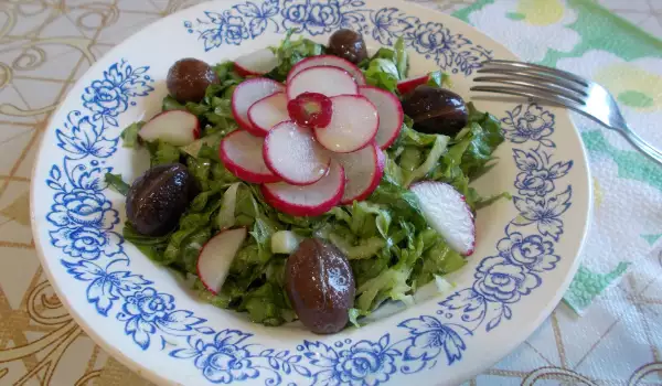 Prolećna salata sa grčkim maslinama