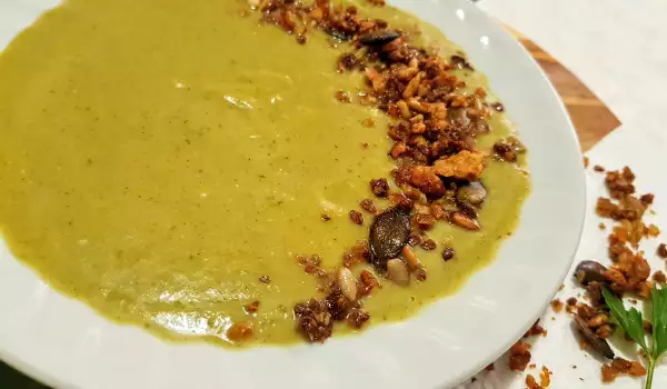 Krem supa od koprive sa lobodom, karfiolom i hraskavom granolom