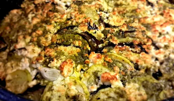 Jednostavno zapečeno jelo sa zelenim pestom i sirom