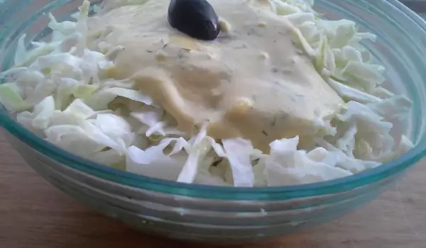 Kupus salata sa sosom od belog luka