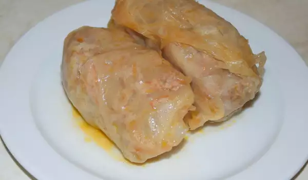 Sarme od kupusa sa mesom od svinjskih grudi u đuvečari