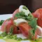 Salata kapreze sa ljuštenim paradajzom, mocarelom i rukolom