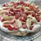 Torta Pavlova sa jagodama i bananama