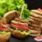 Vegan sendvič sa falafelima i grilovanim povrćem