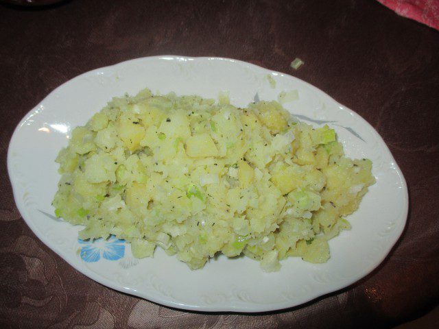 Obična krompir salata