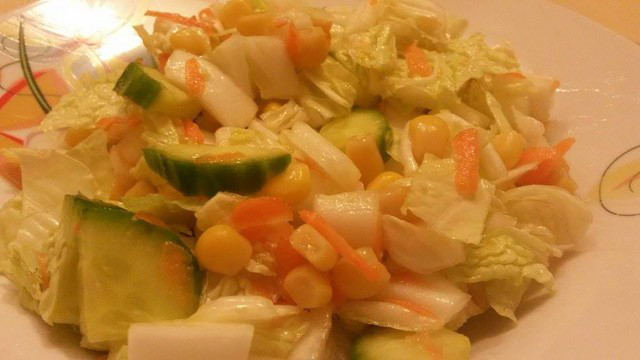 Salata od kineskog kupusa i kukuruza