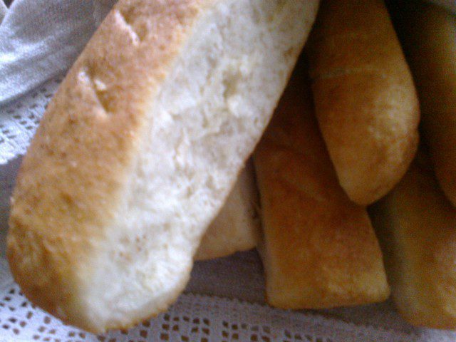 Mekani francuski hleb sa belim lukom