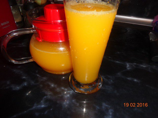 Ceđeni sok sa pomorandžom i mandarinama
