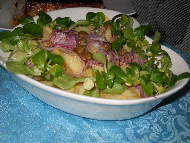 Krompir salata sa kaparima i valerijanom