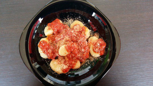 Domaće njoke od krompira sa paradajzom i parmezanom