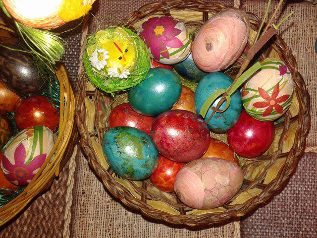 Uskršnja jaja sa prirodnim bojama