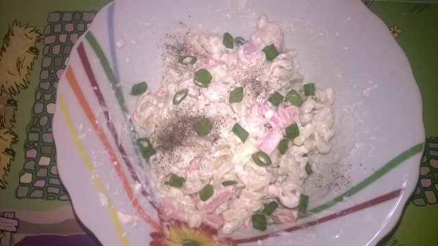 Ukusna salata od makarona sa šunkom