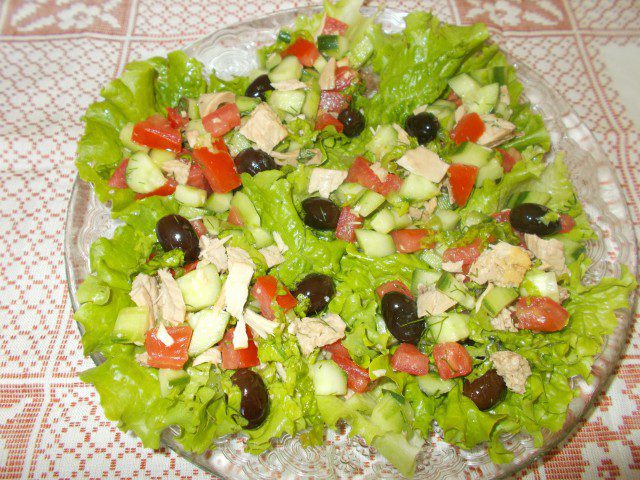 Letnja salata sa tunjevinom