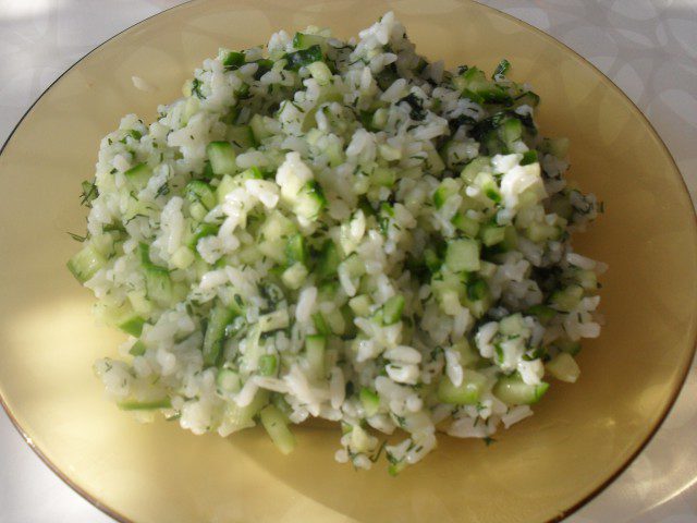 Salata sa pirinčem i krastavcem uz rakiju