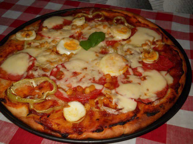 Pica Vegetarijana sa paradajzom i paprikama