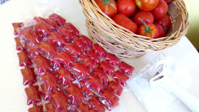 Kockice paradajz pirea