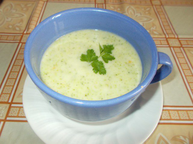 Mlečna supa sa brokolijem i karfiolom