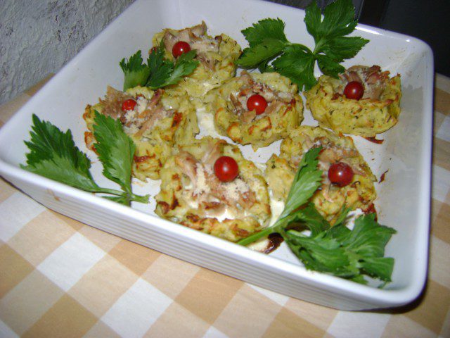 Gnezda od krompira sa piletinom i pavlakom