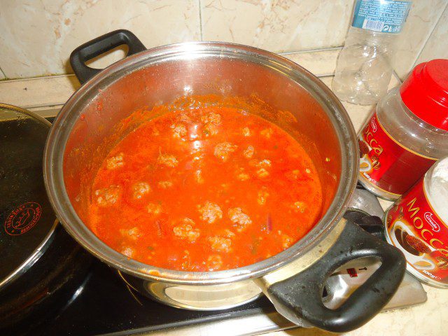 Špageti sa mlevenim mesom i paradajzom