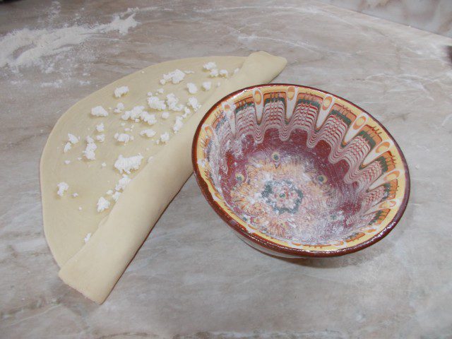 Seoske pogačice sa sirom u đuvečarama