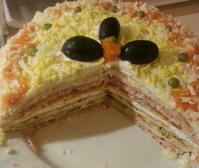 Torta od palačinki sa sa raznovrsnim nadevom