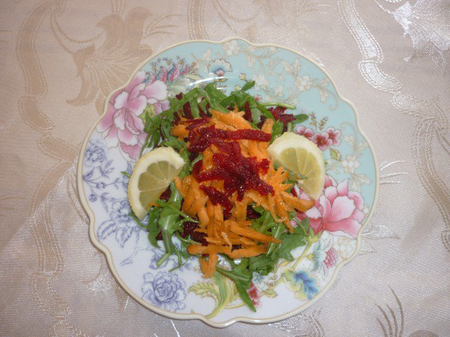 Sveža salata sa rukolom i cveklom