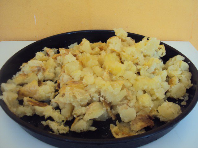 Pečeni krompir u rerni, pripremljen za salatu