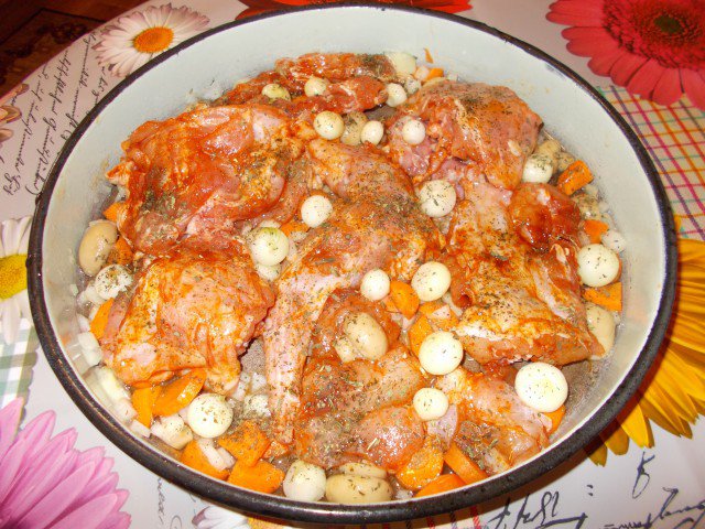 Zečetina sa pečurkama, šargarepom, arpadžikom i pirinčem u rerni
