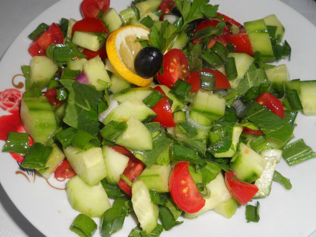 Sveža Đurđevdanska salata