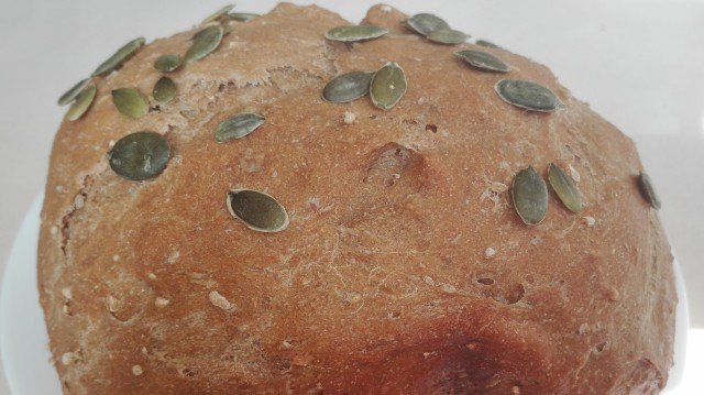 Integralni hleb sa semenkama bundeve u mini pekari